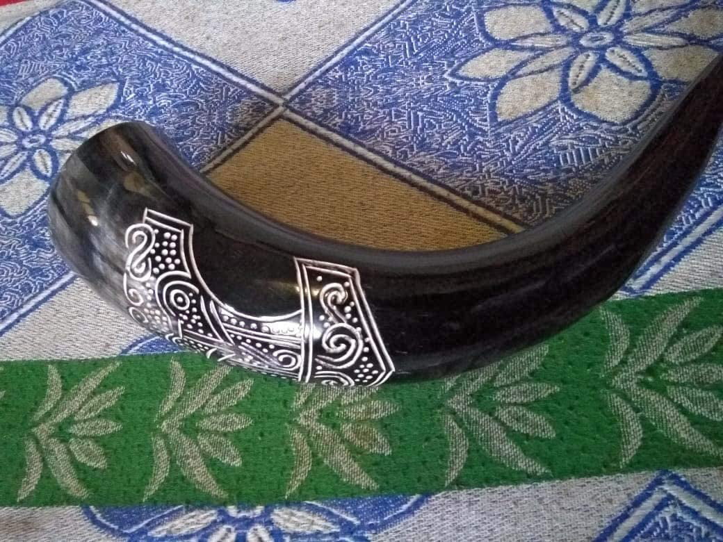 Large Viking Drinking Horn with Stand U309511